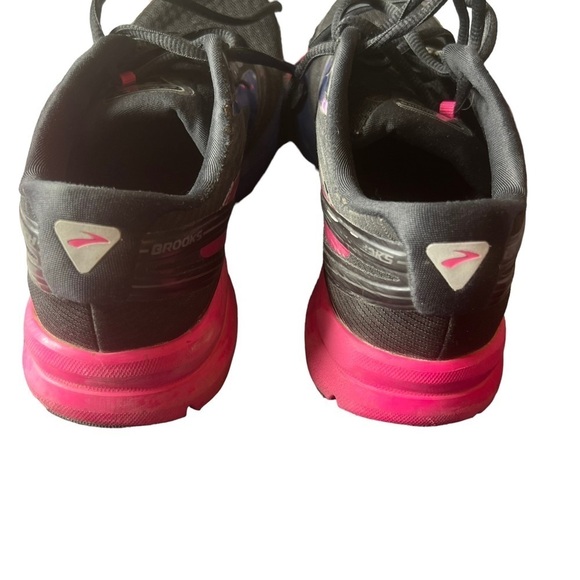 Brooks launch 4 DNA size 6 1/2. Black, blue& pink - Picture 4 of 9